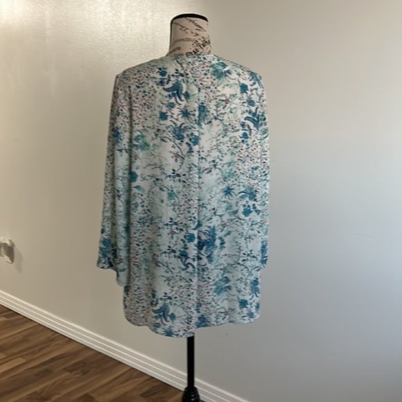 Tahari Floral Top size XL Floral Top size XL - Picture 3 of 5